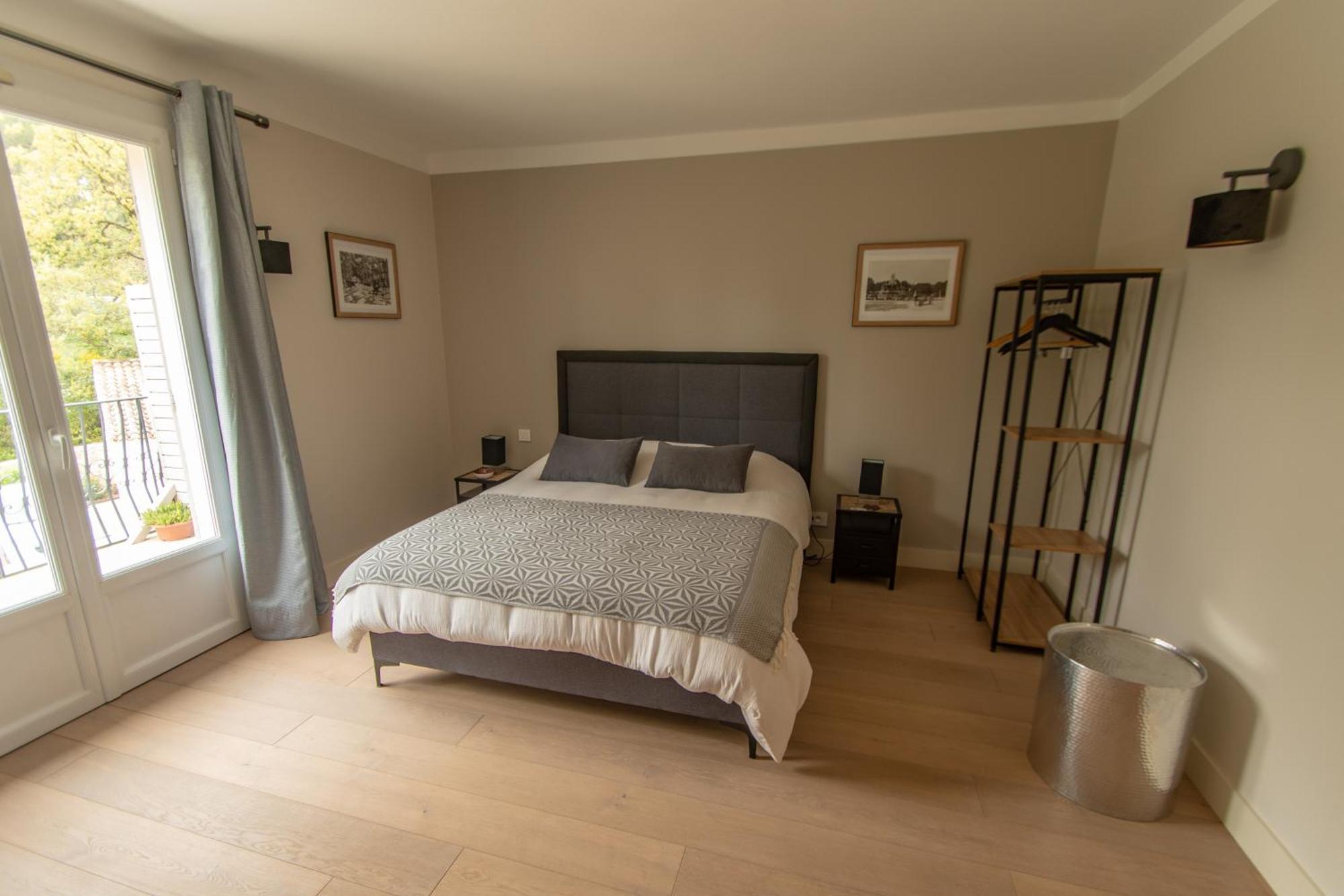 Hotel Le Repos Du Keyrie Saint-Marc-Jaumegarde Zimmer foto